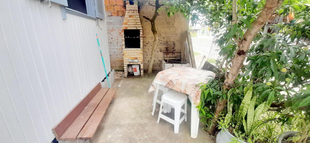 Villa CASA completa em TORRES-RS - O MELHOR CUSTO BENEFICIO na mais bela praia Gaúcha - Cozinha - Banheiro - Ar condicionado - Smart TV 32 Android Apps Youtube - Netflix - Prime Vídeo e Wi-Fi - Estacionamento - Acomoda até 10 pessoas - Anfitriã Superhost n Extérieur photo