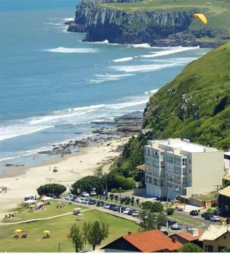 Villa CASA completa em TORRES-RS - O MELHOR CUSTO BENEFICIO na mais bela praia Gaúcha - Cozinha - Banheiro - Ar condicionado - Smart TV 32 Android Apps Youtube - Netflix - Prime Vídeo e Wi-Fi - Estacionamento - Acomoda até 10 pessoas - Anfitriã Superhost n Extérieur photo