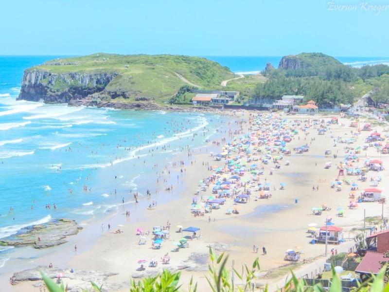 Villa CASA completa em TORRES-RS - O MELHOR CUSTO BENEFICIO na mais bela praia Gaúcha - Cozinha - Banheiro - Ar condicionado - Smart TV 32 Android Apps Youtube - Netflix - Prime Vídeo e Wi-Fi - Estacionamento - Acomoda até 10 pessoas - Anfitriã Superhost n Extérieur photo